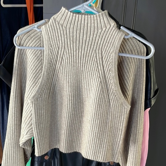 Love Bonito Ribbed Oat turtleneck and shrug set - Picture 2 of 7